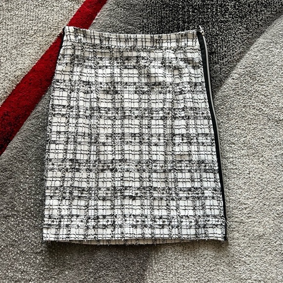 Milly White Tweed Jacket Skirt Suit Set - Picture 9 of 9